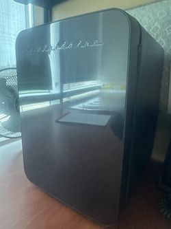 Frigidaire Retro 10L Mini Personal Fridge 15 can capacity