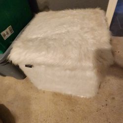New w/tag homegoods fluffy ottoman