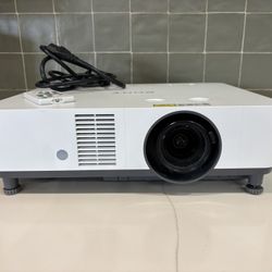 Professional Quality Projector 