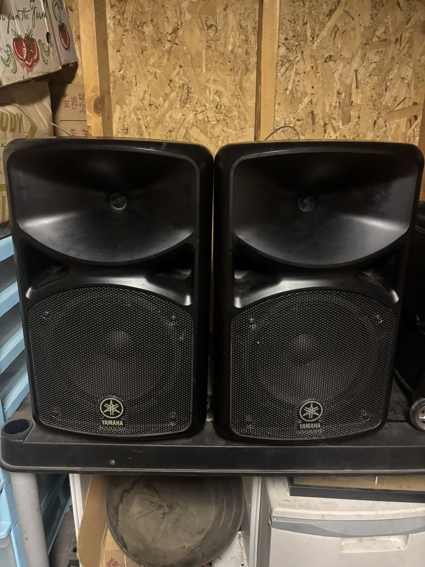 Yamaha 400s Stage Monitor Speakers
