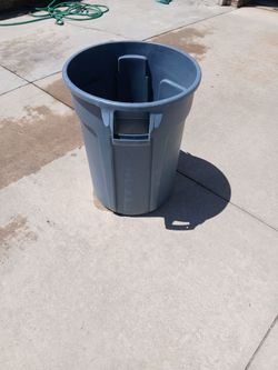 32 gal Rubbermaid Brute Round Container