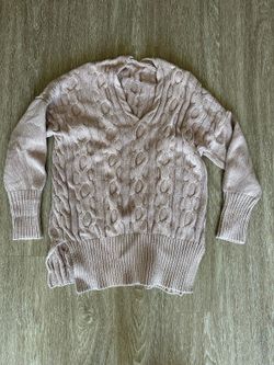 Express Women's blush cable knit sweater