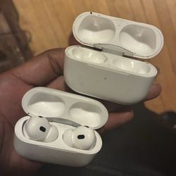 Airpods/ Airpods Case 