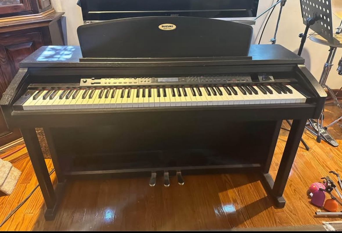 Suzuki KTS 4000 Composer Digital piano