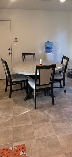 Round dining table 54”