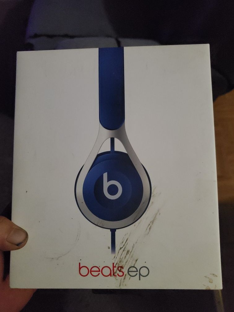 beats headphones. barley used.