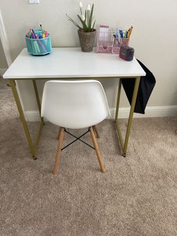 Kids Desk- Great Condition 