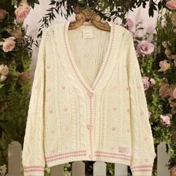 For Sale:
Authentic Official Still in Original PackagingTaylor Swift Lover Album Cardigan Size Medium/Large (MD/LG)