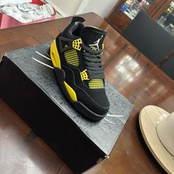 Jordan 4 Thunder 