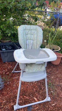Hi chair good condition, pick up. E.  Side. Tacoma