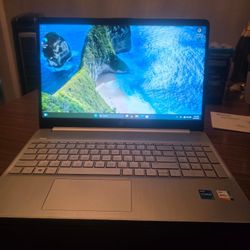 HP 15.6 in Labtop DY2XXX  i5 VERY FAST IN EXCELLENT CONDITION $299 NOTHING LOWER