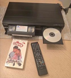 Toshiba DVD /VIDEO VHS Cassette Recorder COMBO  READ" READ"READ. FOR PARTS ONLY