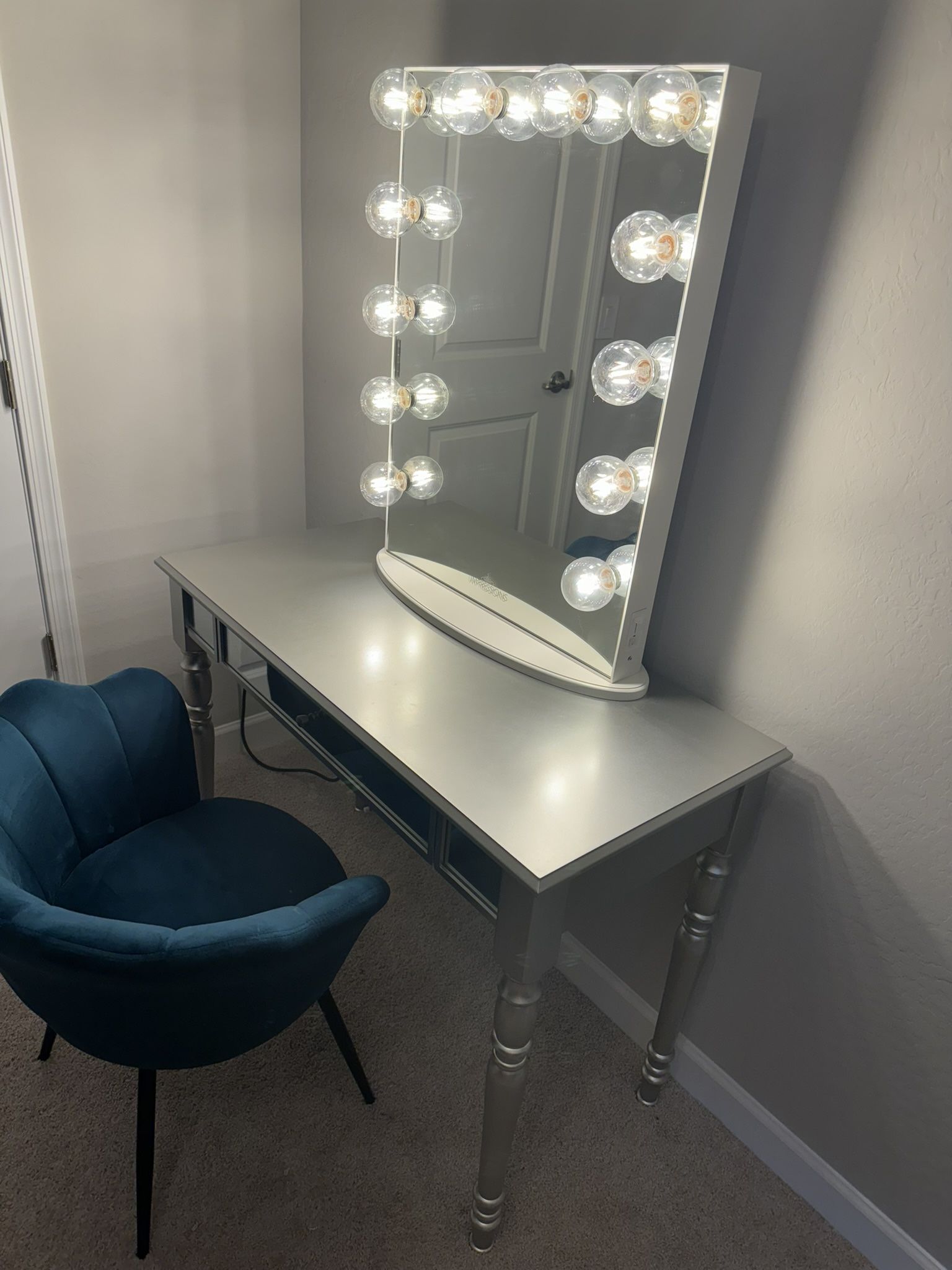 Vanity, Glam Mirror, And Chair for Sale in Phoenix, AZ OfferUp