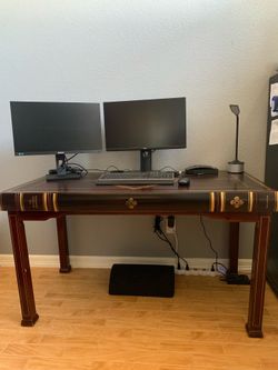 Computer desk