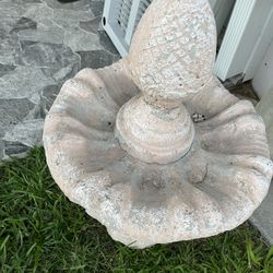 Fountain-Birdbath-Pineapple 18" Tall