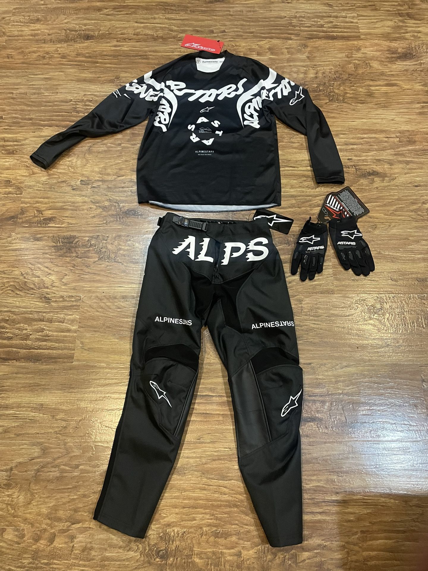 BRAND NEW ALPINESTAR GEAR FOR MOTO OR BMX YOUTH