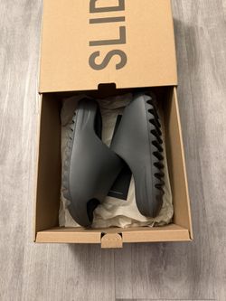 Onyx Slides Size 4 $150