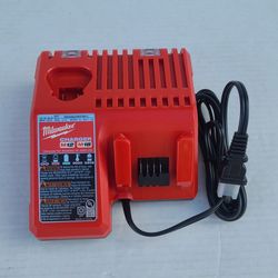 Milwaukee M12/m18 Dual Charger 