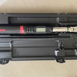 Digital torque wrench 