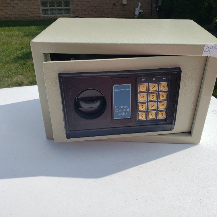 Small Safe, Gun Safe