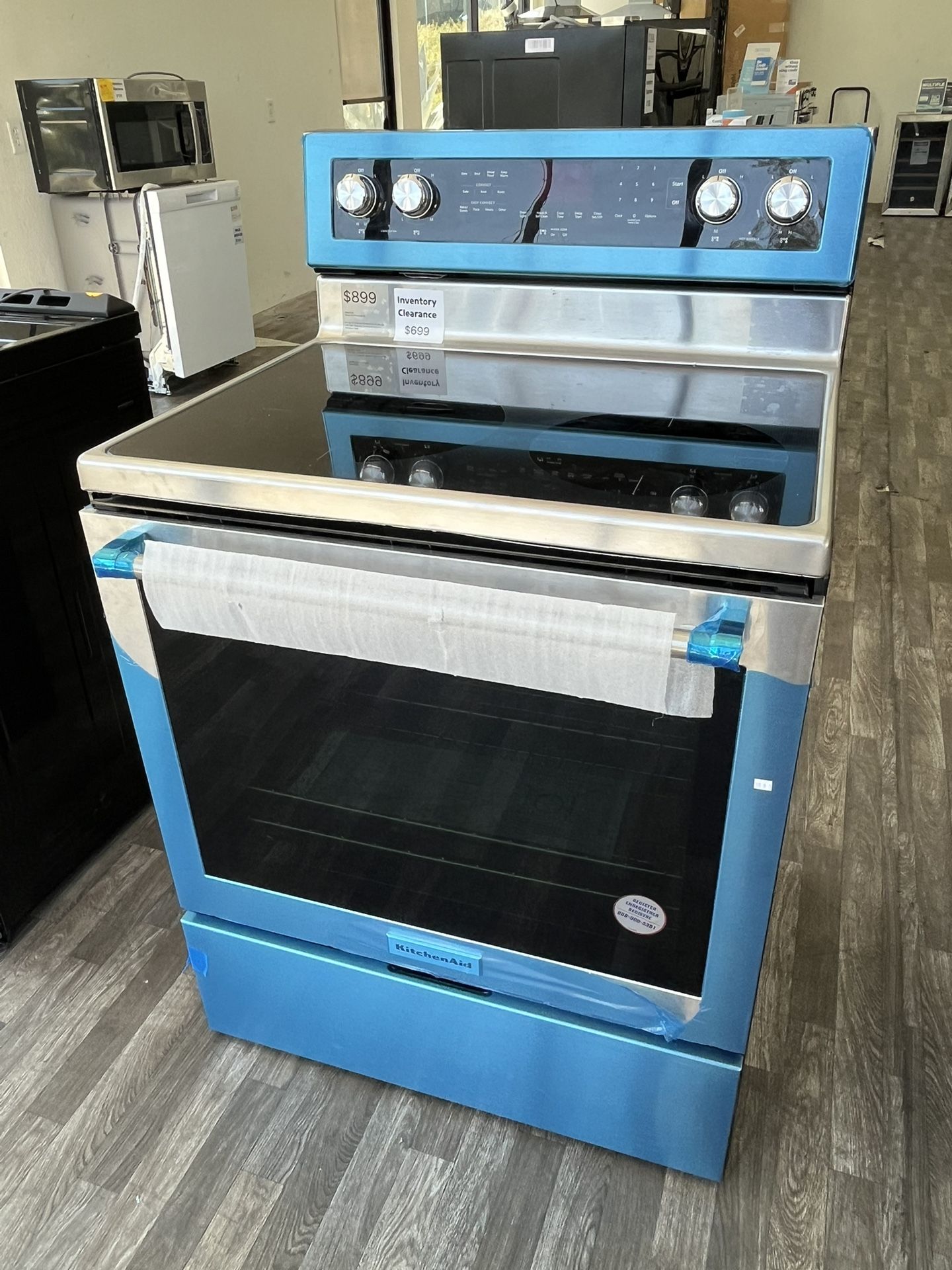 $699! Store Closing Blowout! 6.4 Cu Ft Electric Range, One Year Warranty