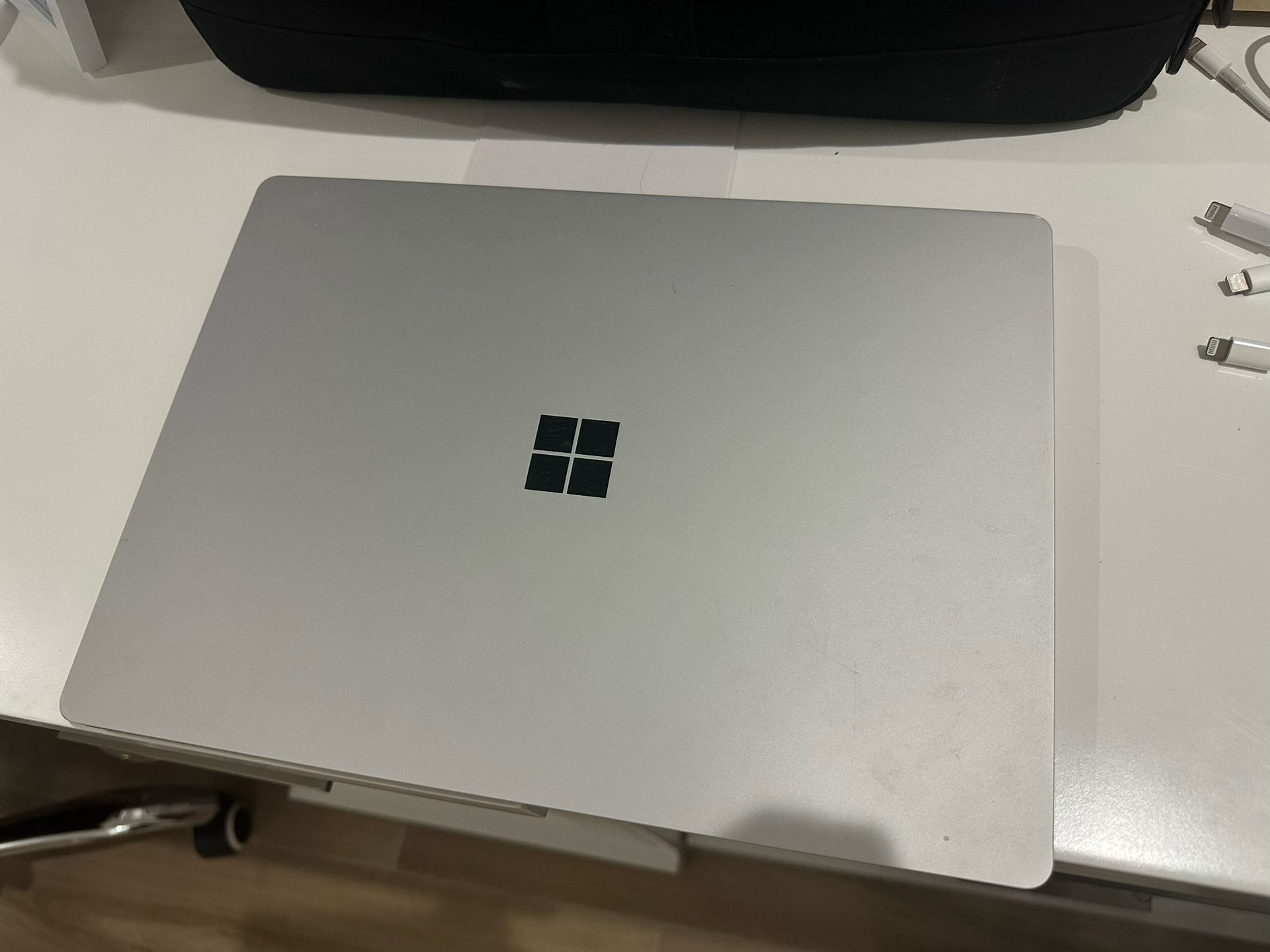 Microsoft Surface Laptop Intel Core i5, 4GB RAM , 13.3 Inches , Platinum Color * BROKEN SCREEN * But WORKS