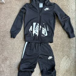 Nike Kids Tracksuit Set 5T  – Black (2 Piece Set)