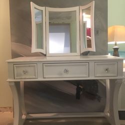 Make Up Vanity with Folding Mirror 