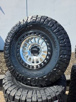 17" KMC w/ 35" Nitto Ridge Grappler