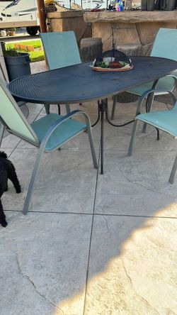 Outdoor Table & Chairs