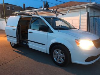 Vendo Dodge Ram vans 2013