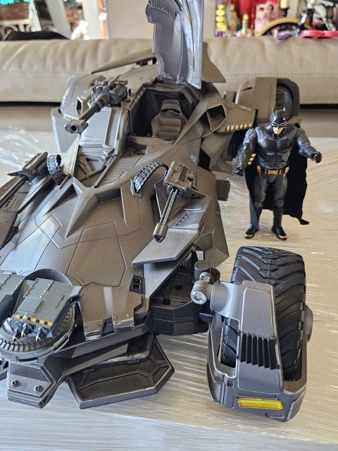 Mattel Ultimate Justice League Batmobile Vehicle and Batman FKM40 RC CAR **** MISSING REMOTE ***