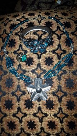 Very buterfull sterling silver necklace with quartz,topaz and matching bracelet and ring