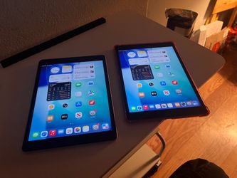 Apple iPad 8th Gen WiFi+Cellular w/Ios 26 case n charger