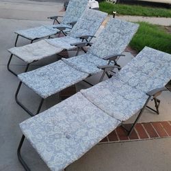Set Of Four (4) Reclineable Patio Backyard Outdoor Patio Pool Reclining Cushioned Chairs Seats Recliners