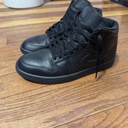 Jordan 1 Mid Triple Black