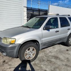 2005 FORD ESCAPE