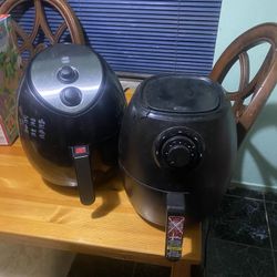 2 Air Fryers 