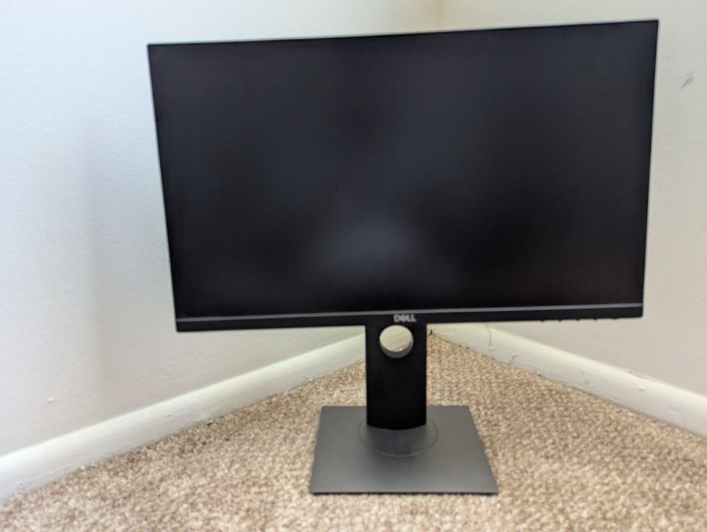 22 Inch Dell Monitor Along With Wired Keyboard And Wired Mouse For $15