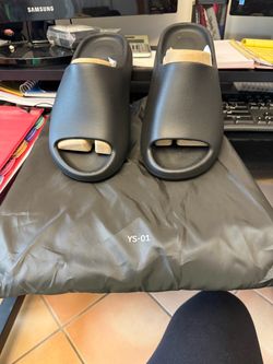 YZY YS-01 Slides - Men’s Size 11 - Black (Brand New, Never Worn)