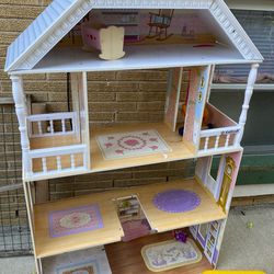 Doll House W 2 Little Tykes Chairs