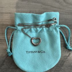 Tiffany&Co. Elsa Peretti Open Heart Pendant