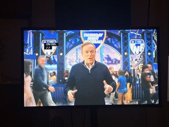 40” Samsung Smart TV – Excellent Condition + Tabletop Stand