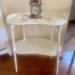 **** RARE FIND! KIDNEY  BEAN SHAPED  ACCENT TABLE - PLS READ DESCRIPTION & SEE MY OTHER LISTINGS ****