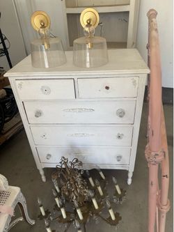 White wood drawer chest
