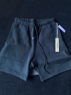 Black essential shorts L