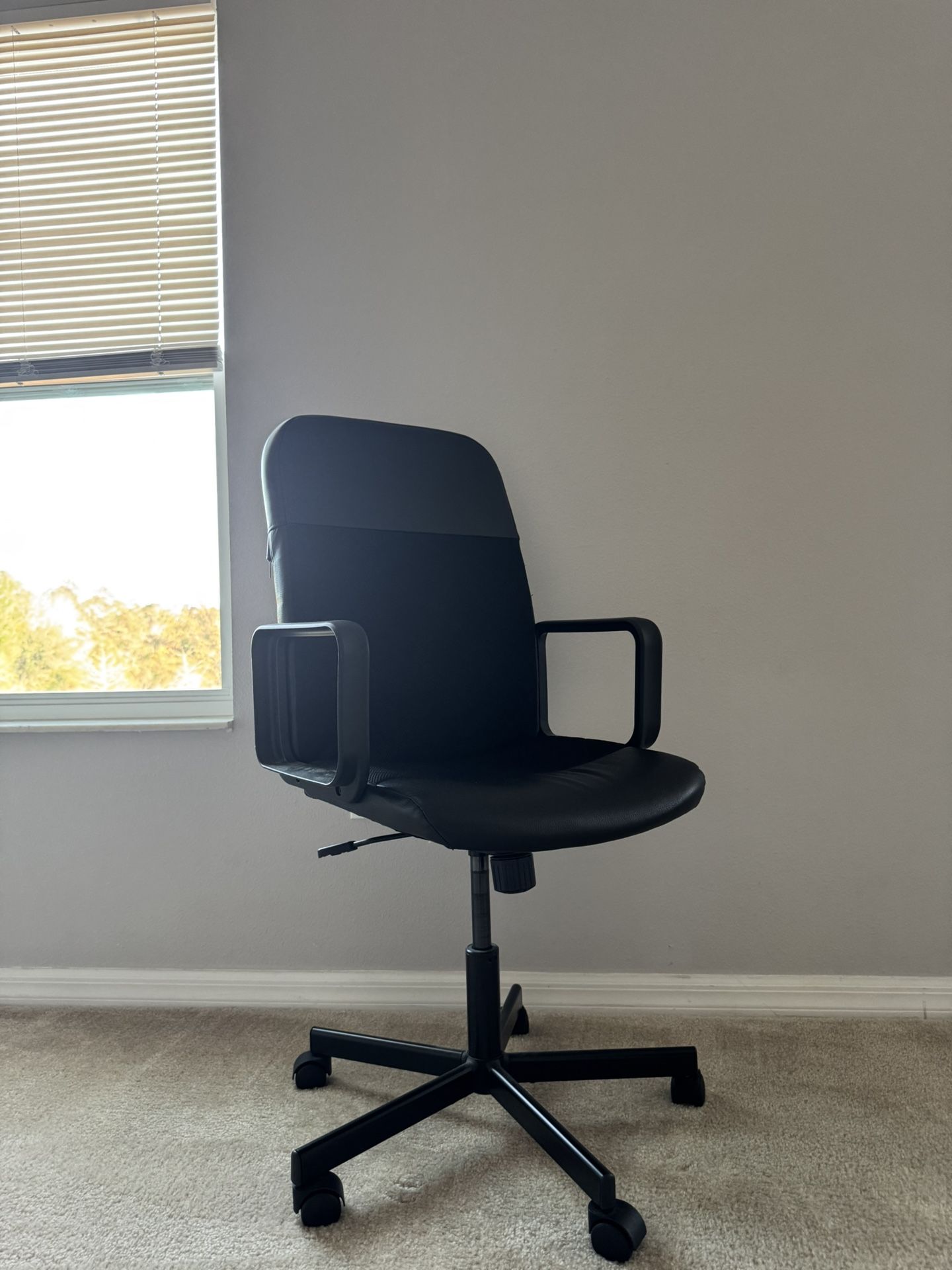 Office Chair + Drawer Dresser – Great Condition