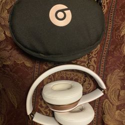 Rose Gold Beats Solo 3