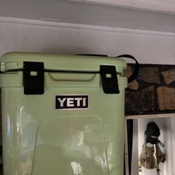 YETI Roadie 24 Key Lime 24 qt Hard Cooler
