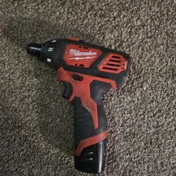 Milwaukee M12 Screwdriver 